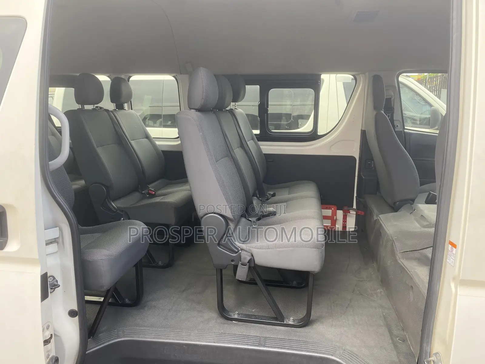 Toyota HiAce 2018 White