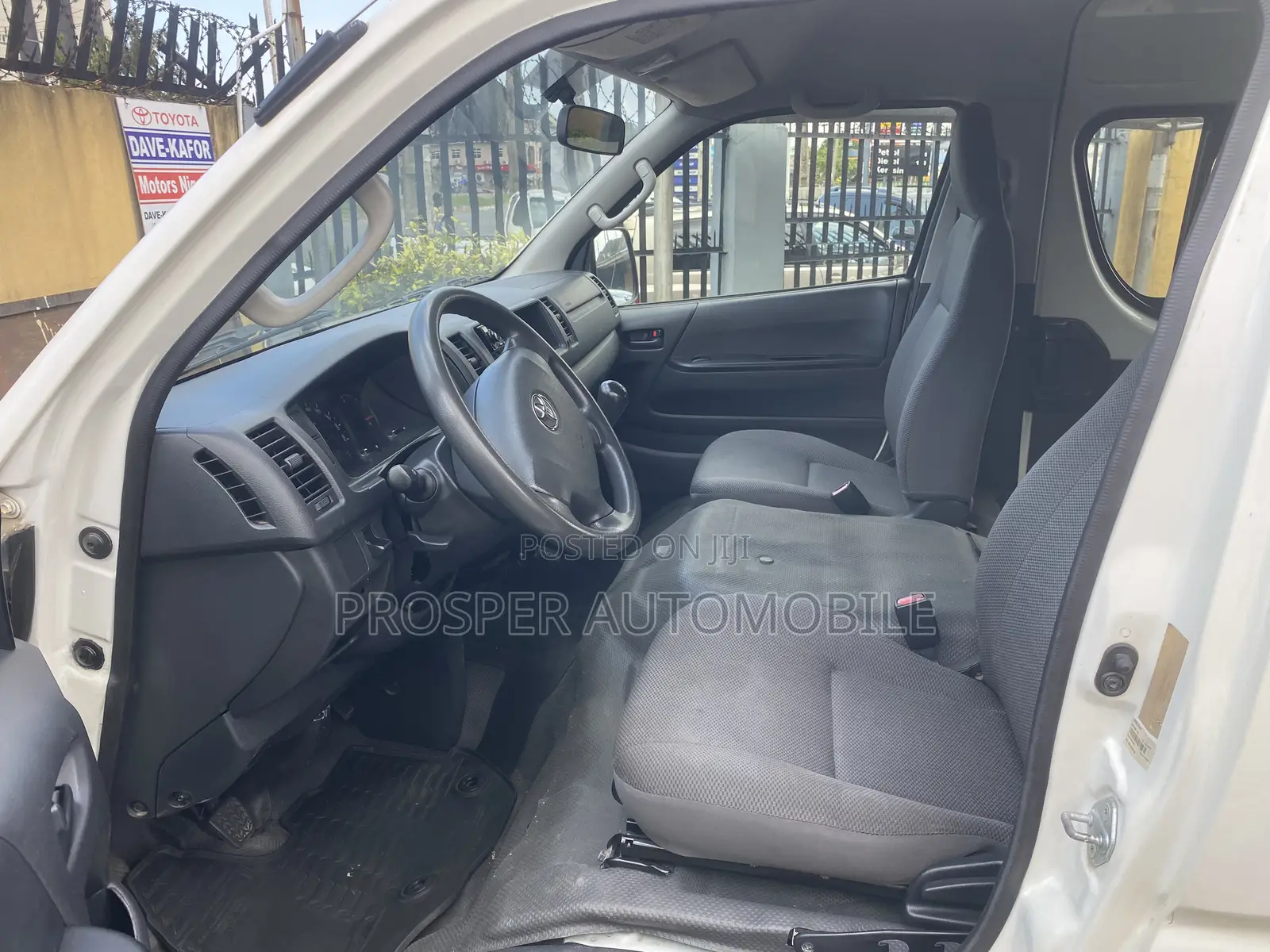Toyota HiAce 2018 White
