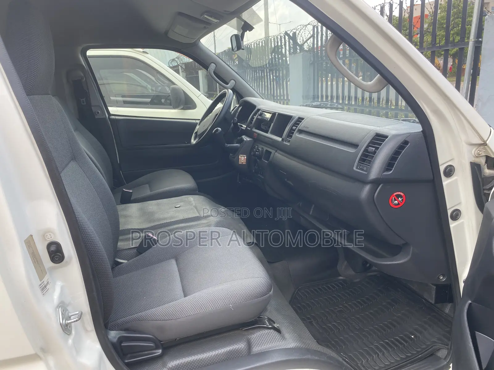 Toyota HiAce 2018 White