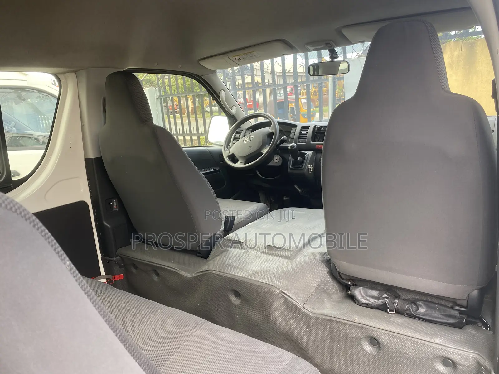 Toyota HiAce 2018 White