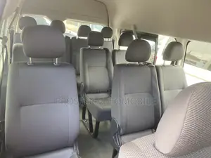 Toyota HiAce 2018 White