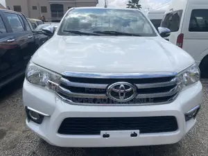 Toyota Hilux SR5 4x4 2018 White