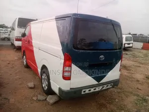 Toyota HiAce 2012 Red