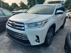 Toyota Highlander XLE 4x4 V6 (3.5L 6cyl 8A) 2017 White