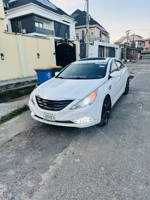 Hyundai Sonata SE 2.0T Sedan FWD (2.0L 4cyl 6A) 2013 White