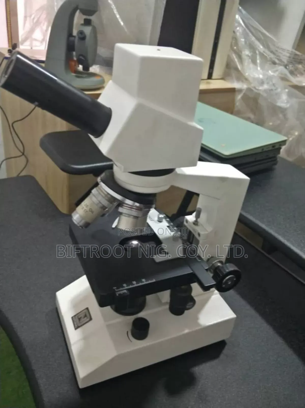 Dc-128 Compound Microscope