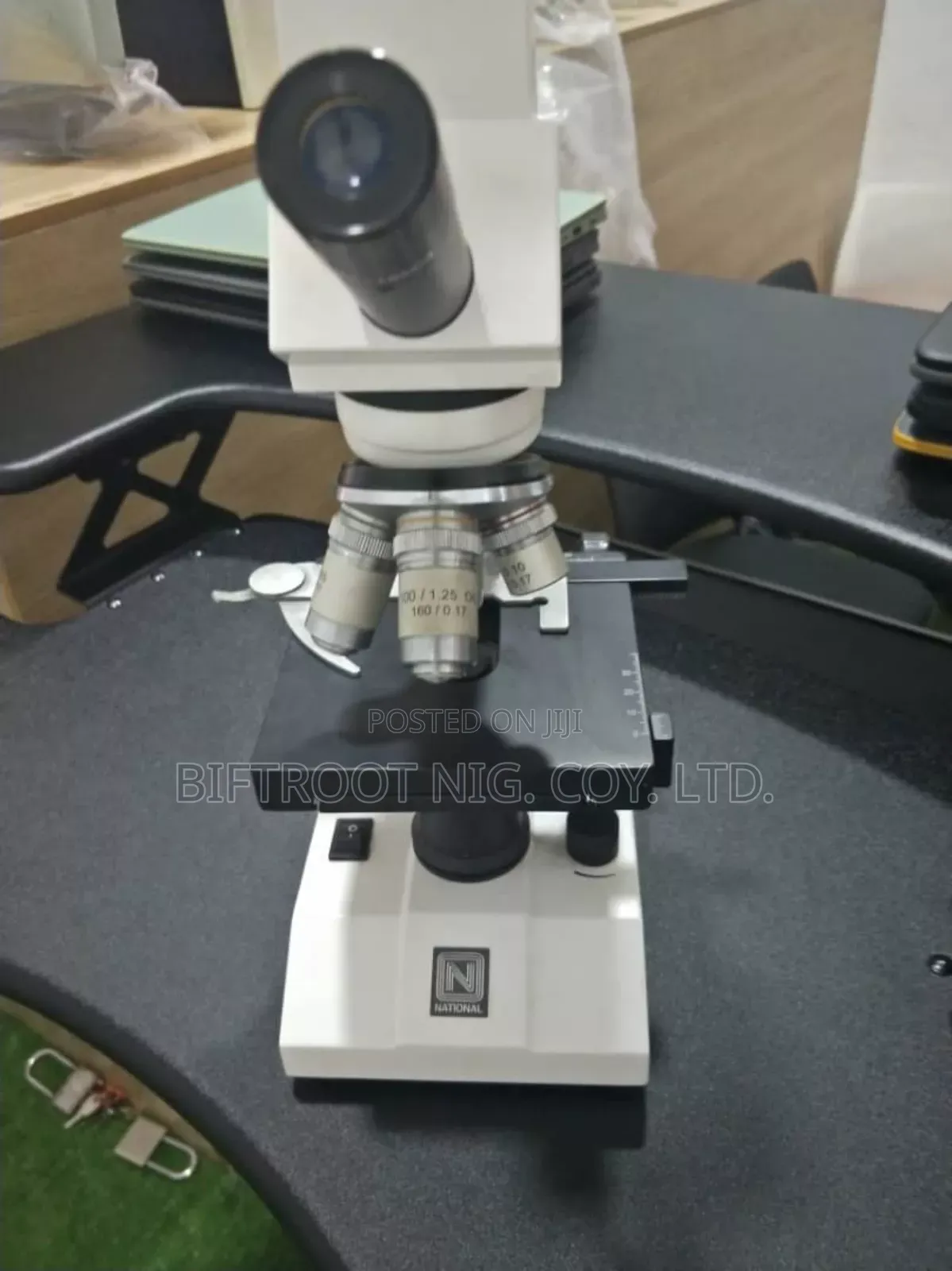 Dc-128 Compound Microscope