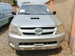 Toyota Hilux 2.5 D-4D SRX 2012 Gold
