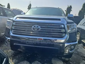 Toyota Sequoia Platinum 4dr SUV (5.7L 8cyl 6A) 2015 Black
