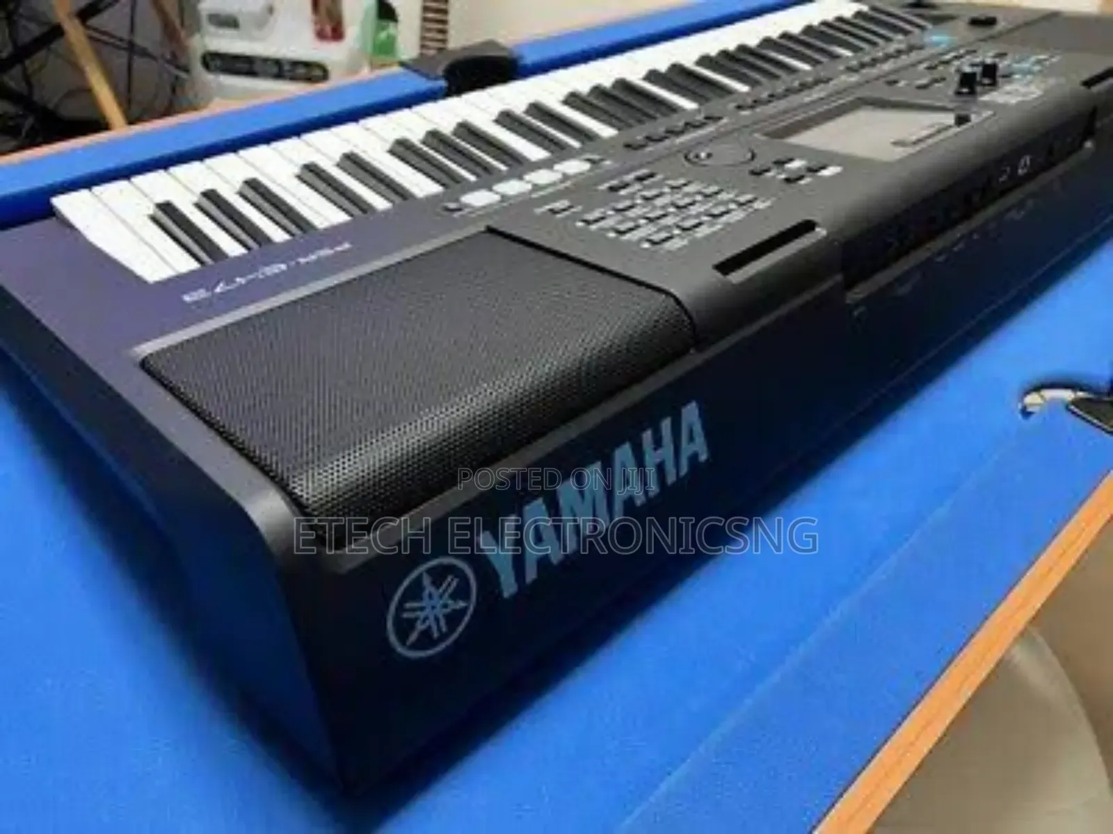 Yamaha Keyboard PSR E473 With Original Adopter