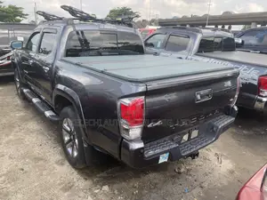 Toyota Tacoma Limited V6 4x4 Double Cab 127.4 in. WB 2020 Gray