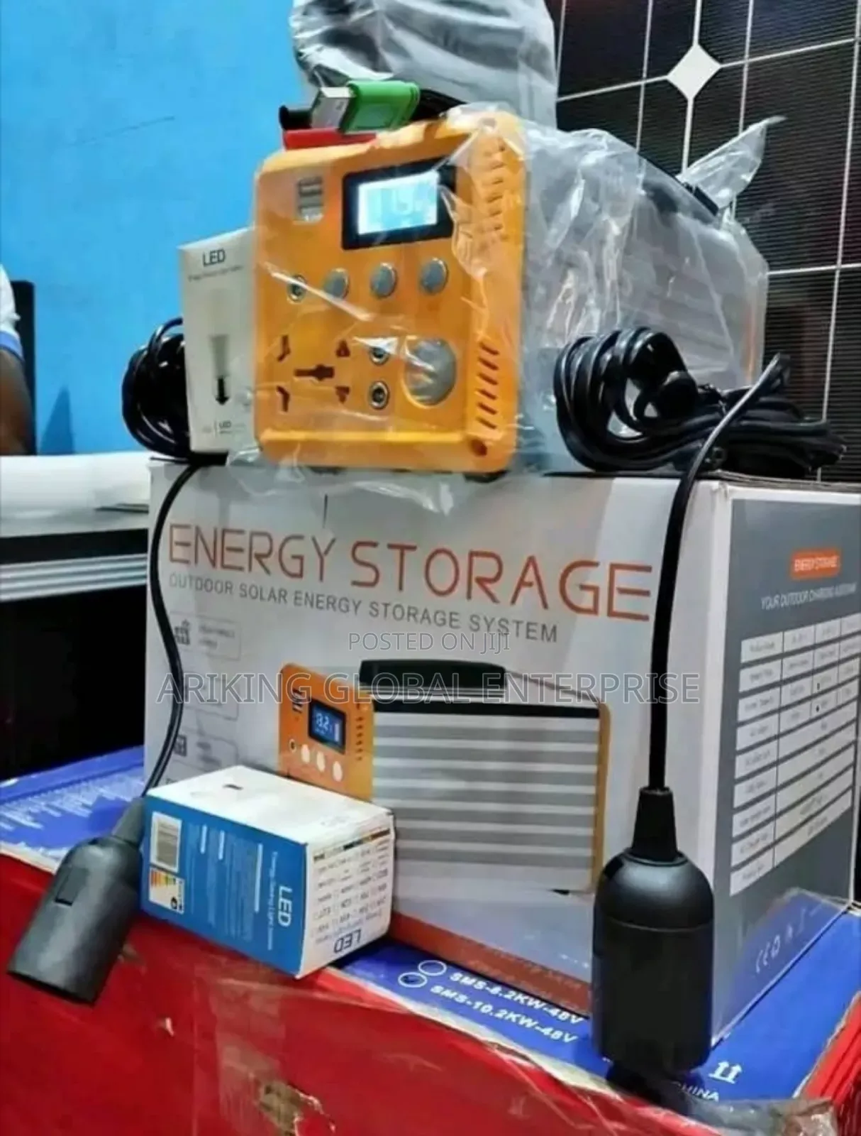 All in One 300watts Solar Generator With 2 Dc Bulbs