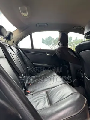 Mercedes-Benz C200 2010 Black