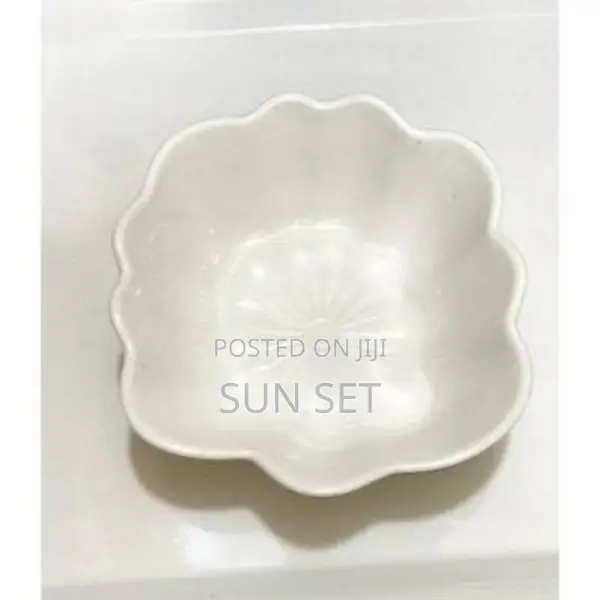 Flower Shape Ceramic Plates - 6 Pieces