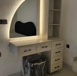 Make-Up Dresser Table With Mirror