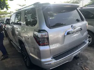 Toyota 4-Runner Limited 4dr SUV 4WD (4.0L 6cyl 5A) 2015 Silver