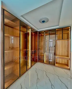 Luxury Design Walk in Closet