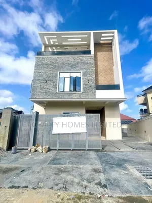 5bdrm House in Lekki Phase 1 for sale