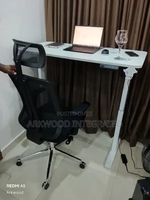 Height Adjustable Work Table 1.2mitre Length.
