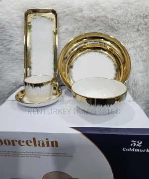 32-Piece Porcelain Dinnerware Set With Gold Trim
