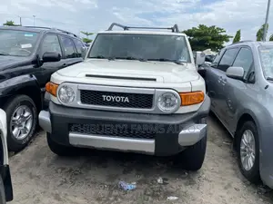 Toyota FJ Cruiser 4x4 Automatic 2012 White