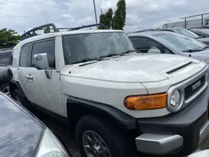 Toyota FJ Cruiser 4x4 Automatic 2012 White
