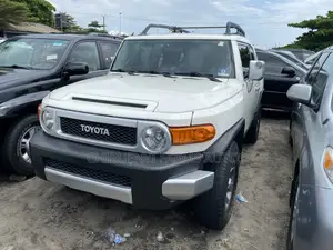 Toyota FJ Cruiser 4x4 Automatic 2012 White