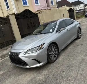 Lexus ES 2019 Silver
