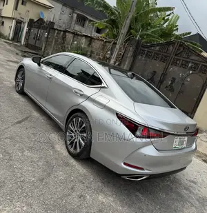 Lexus ES 2019 Silver