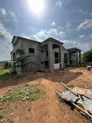 10bdrm Duplex in Main Lifecamp for sale