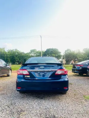 Toyota Corolla LE 4dr Sedan (1.8L 4cyl 4A) 2013 Blue