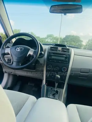 Toyota Corolla LE 4dr Sedan (1.8L 4cyl 4A) 2013 Blue