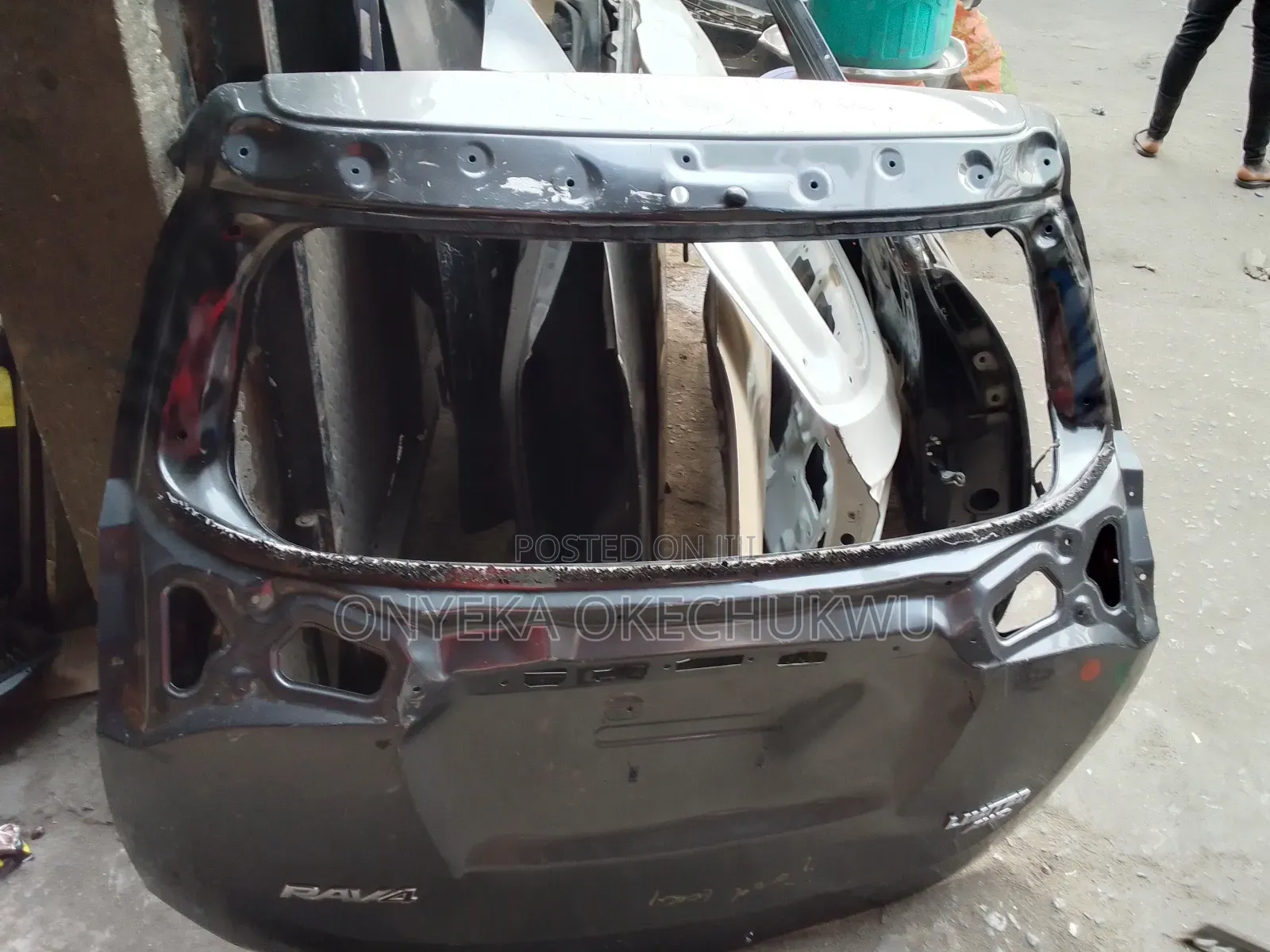 Boot Rav4 - 2014