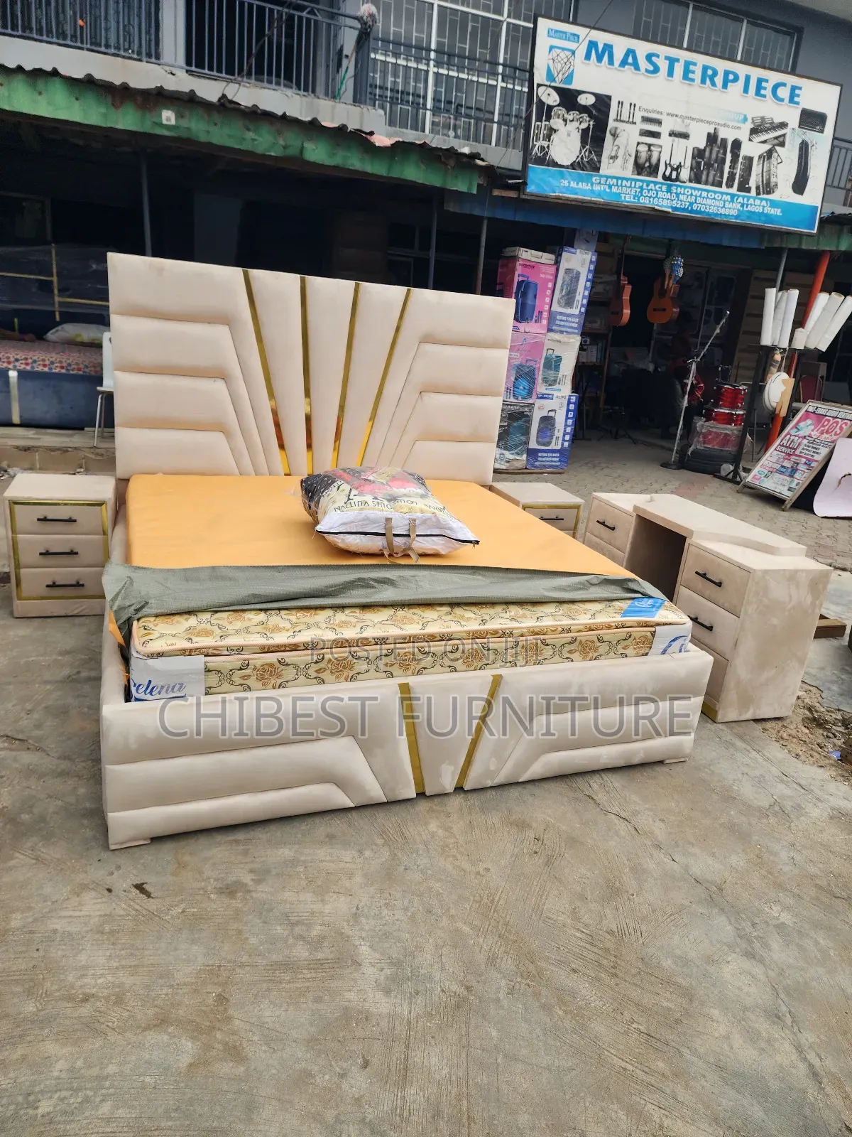 6by6 Luxury Bed Frame With Its Accessories