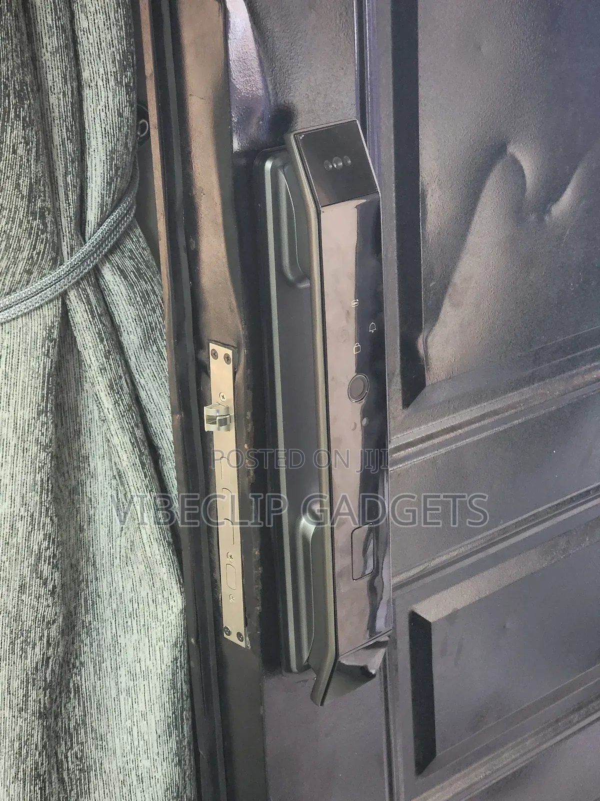 Smart Doorlock With Biometrics, Passcode, Access Card, Etc.