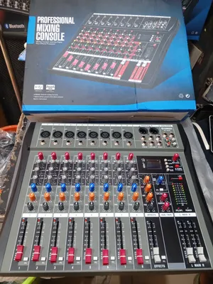 Professional Yamaha 8 Channel Console Mixer