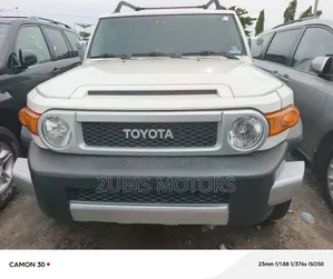 Toyota FJ Cruiser 2012 White
