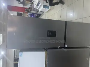 Hisense Refrigerator 263 Liters Down Freezer With Dispenser