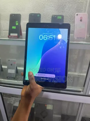 Photo - Apple iPad 10.2 (2019) 32 GB Silver