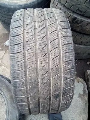 315 35 R20 Tire