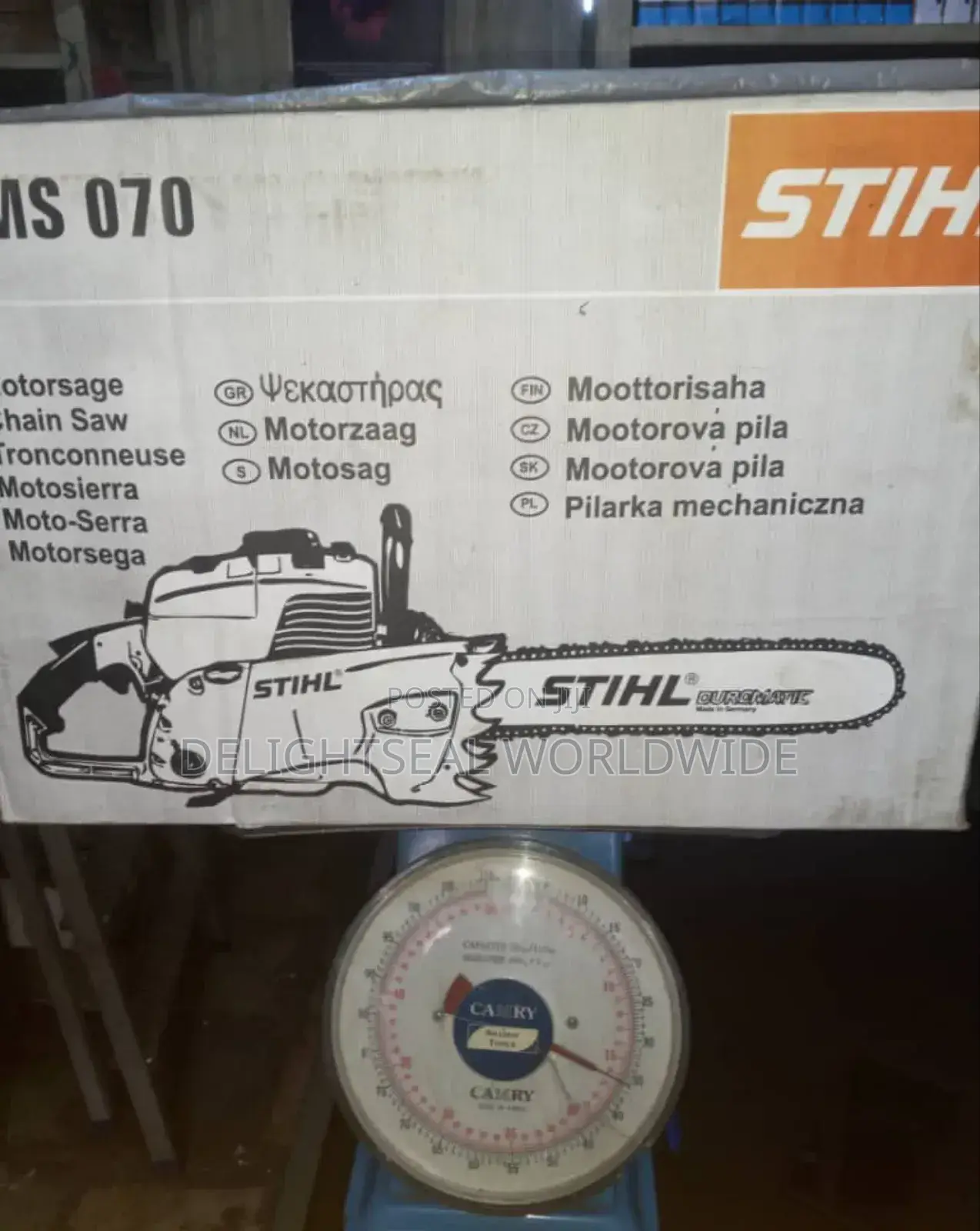 Chainsaw Machine