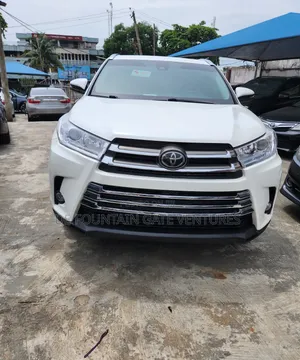 Toyota Highlander XLE 4x2 V6 (3.5L 6cyl 8A) 2017 White