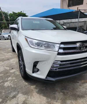 Toyota Highlander XLE 4x2 V6 (3.5L 6cyl 8A) 2017 White