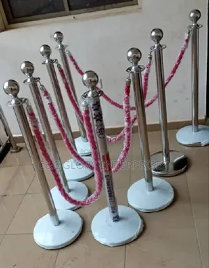 Queue Barrier With Twisted Rope