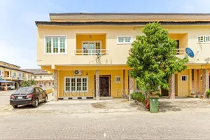 Furnished 4bdrm Duplex in Lèki Phase 1 for sale