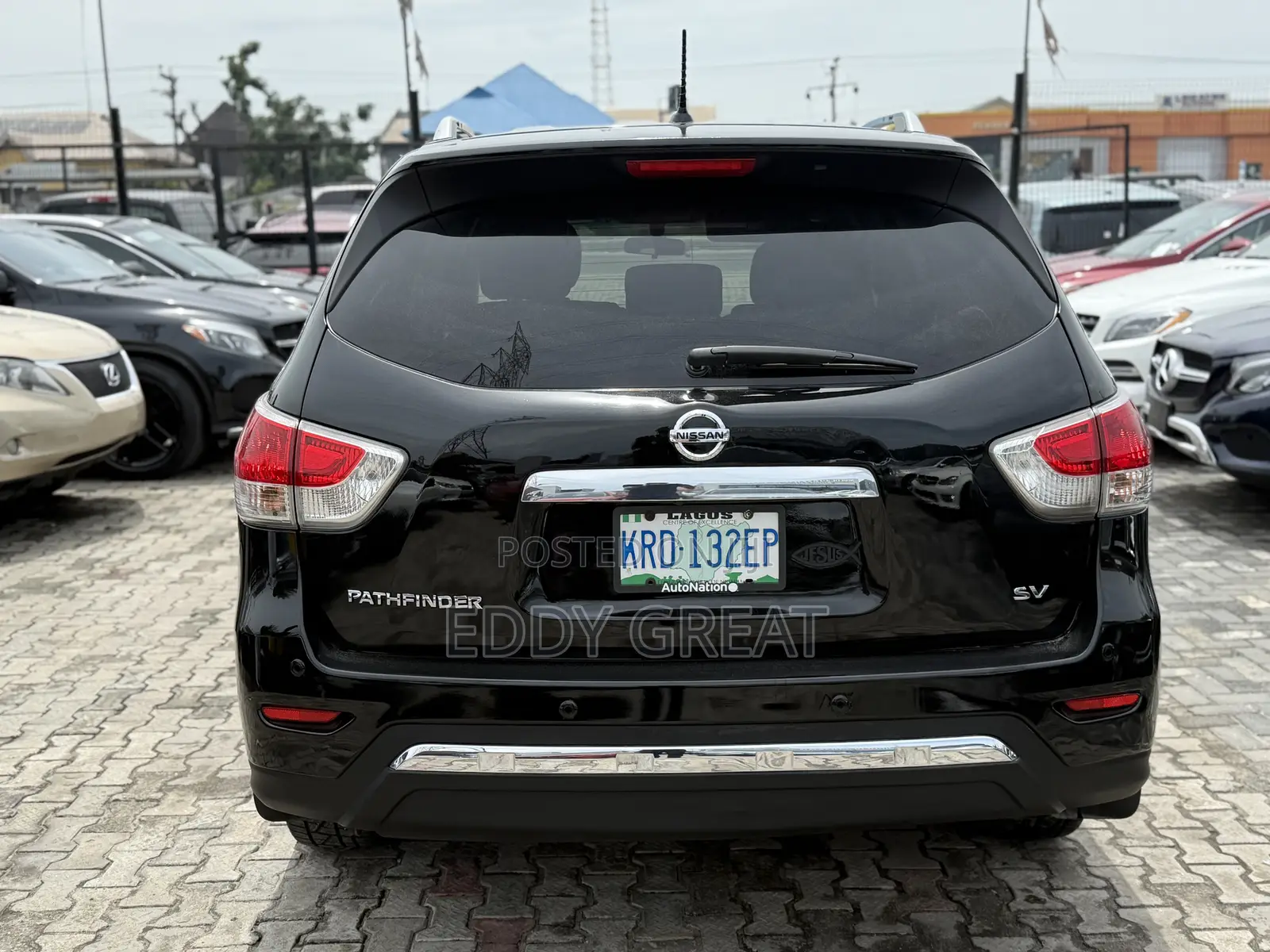 Nissan Pathfinder SV 4x4 2013 Black