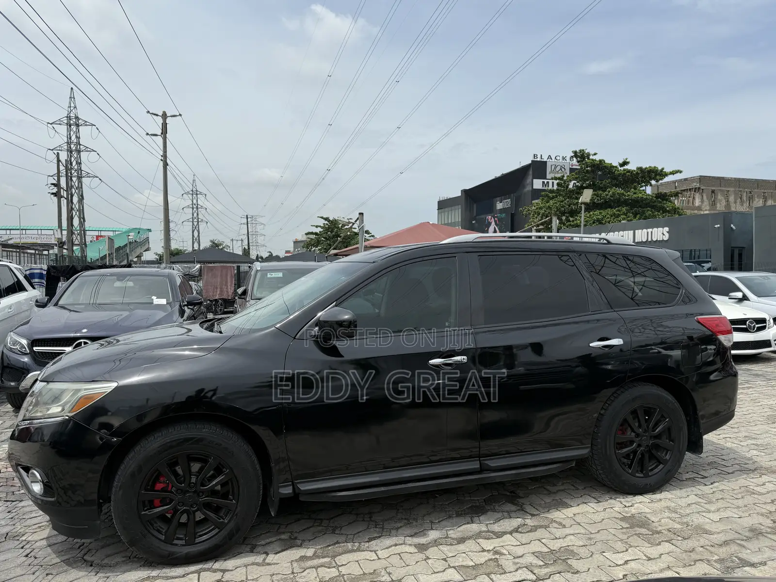 Nissan Pathfinder SV 4x4 2013 Black