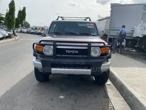 Toyota FJ Cruiser 2012 Red