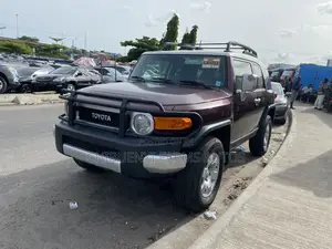 Toyota FJ Cruiser 2012 Red