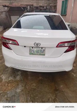Toyota Camry SE 4dr Sedan (2.5L 4cyl 6A) 2012 White